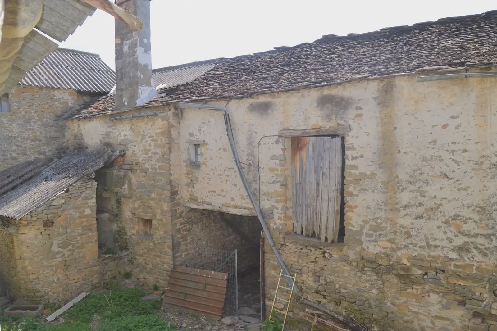 4 bedroom Finca/Country House for sale in Sabinanigo with garage - € 190,000 (Ref: 9963463)