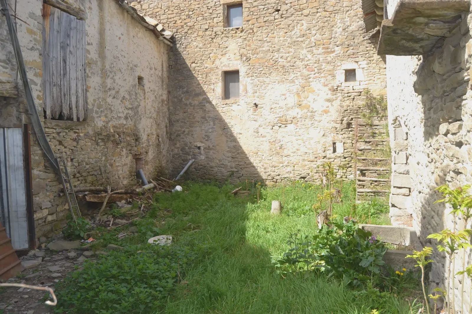 4 bedroom Finca/Country House for sale in Sabinanigo with garage - € 190,000 (Ref: 9963463)