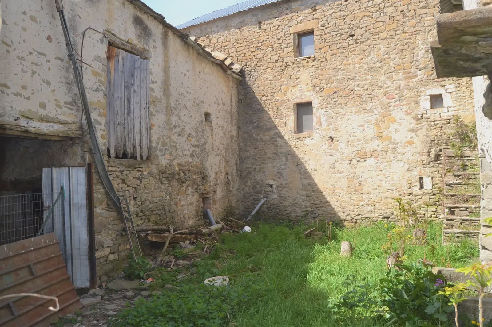 4 bedroom Finca/Country House for sale in Sabinanigo with garage - € 190,000 (Ref: 9963463)
