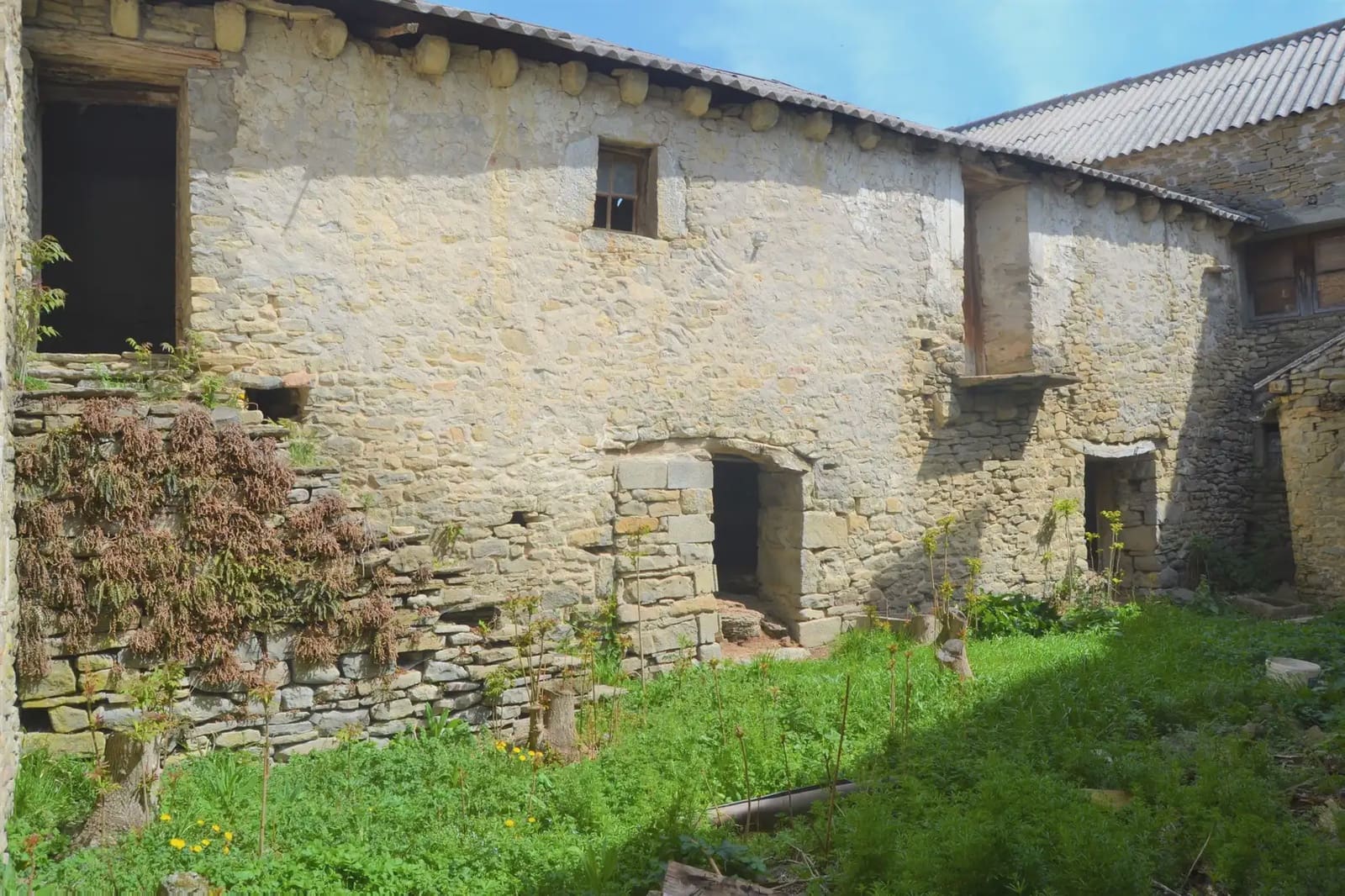 4 bedroom Finca/Country House for sale in Sabinanigo with garage - € 190,000 (Ref: 9963463)