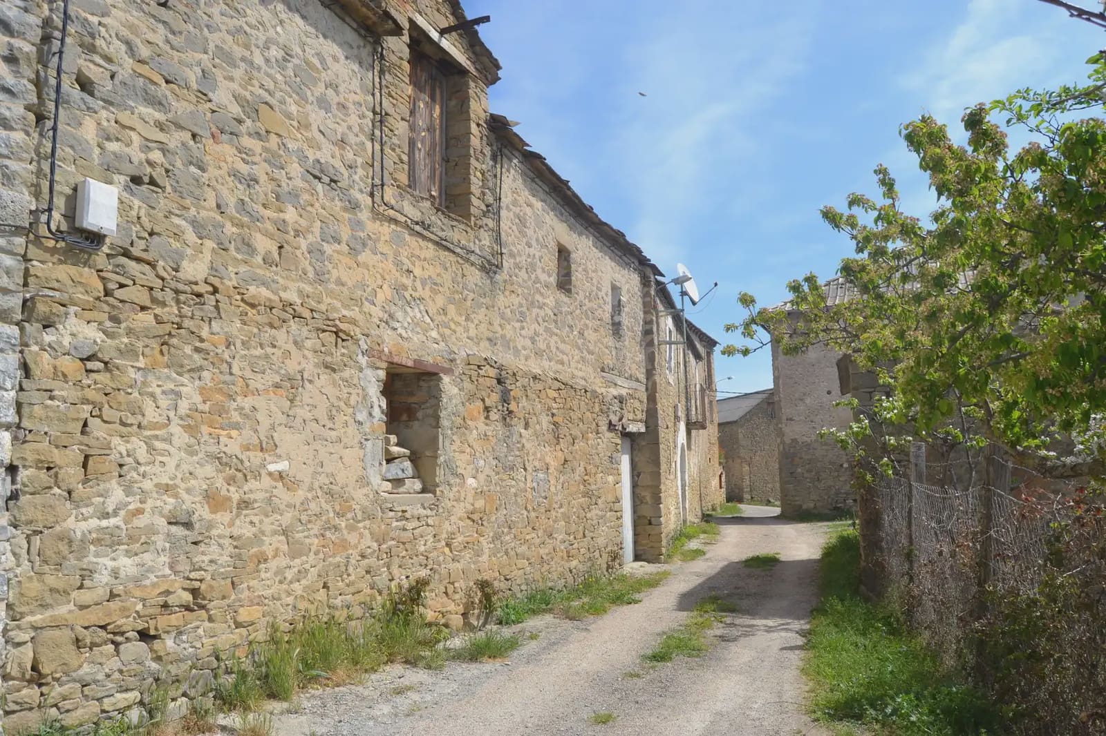 4 bedroom Finca/Country House for sale in Sabinanigo with garage - € 190,000 (Ref: 9963463)
