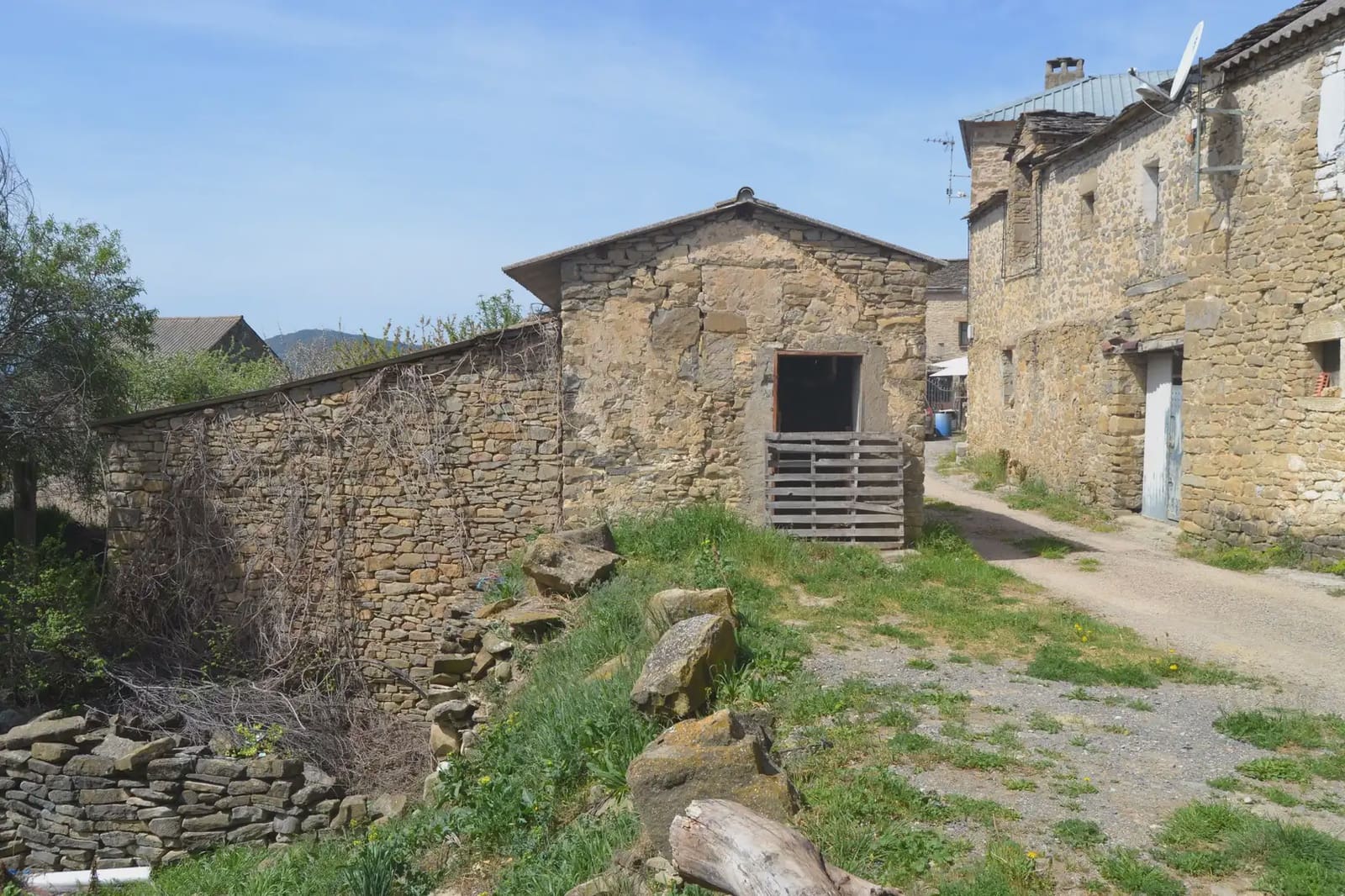 4 bedroom Finca/Country House for sale in Sabinanigo with garage - € 190,000 (Ref: 9963463)