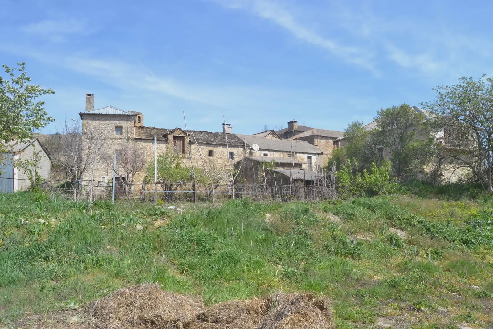 4 bedroom Finca/Country House for sale in Sabinanigo with garage - € 190,000 (Ref: 9963463)