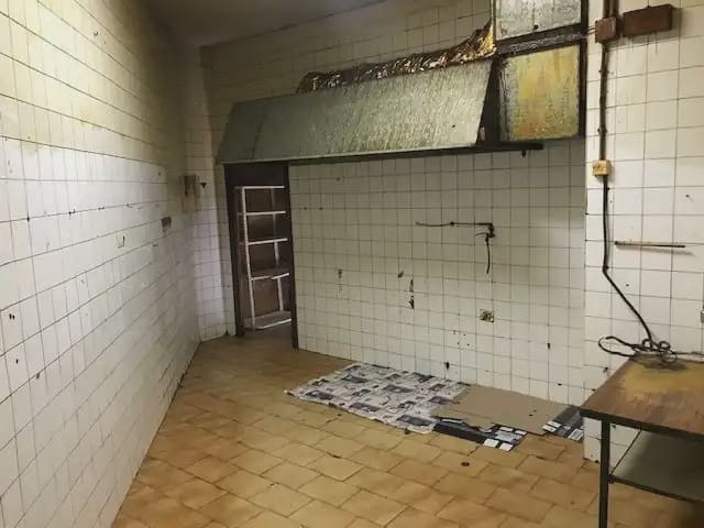 Commercial for sale in Jaca - € 120,000 (Ref: 9963467)