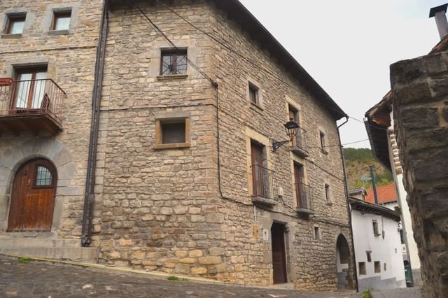 6 bedroom Finca/Country House for sale in Borau - € 349,000 (Ref: 9963468)