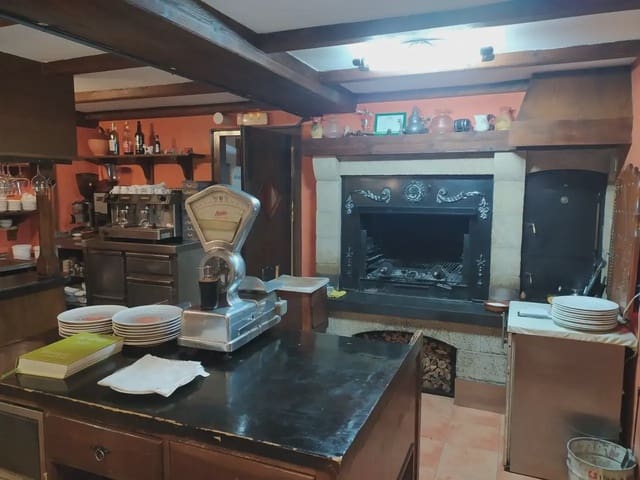 Commercial for sale in Jaca - € 875,000 (Ref: 9963470)