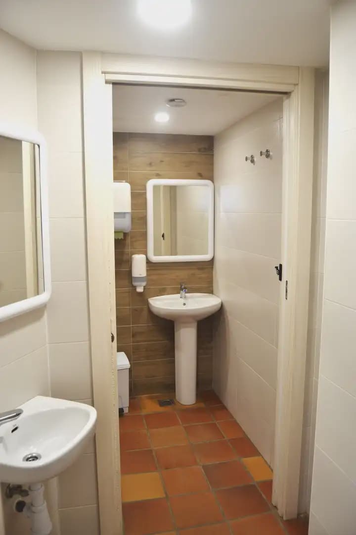 Commercial for sale in Aisa - € 203,000 (Ref: 9963473)