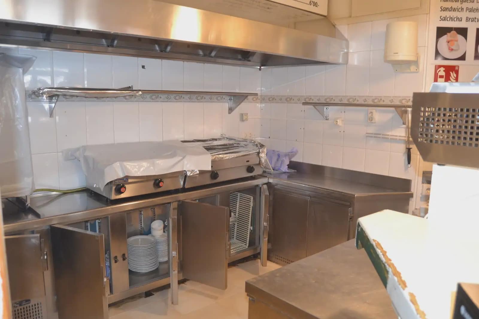 Commercial for sale in Aisa - € 203,000 (Ref: 9963473)