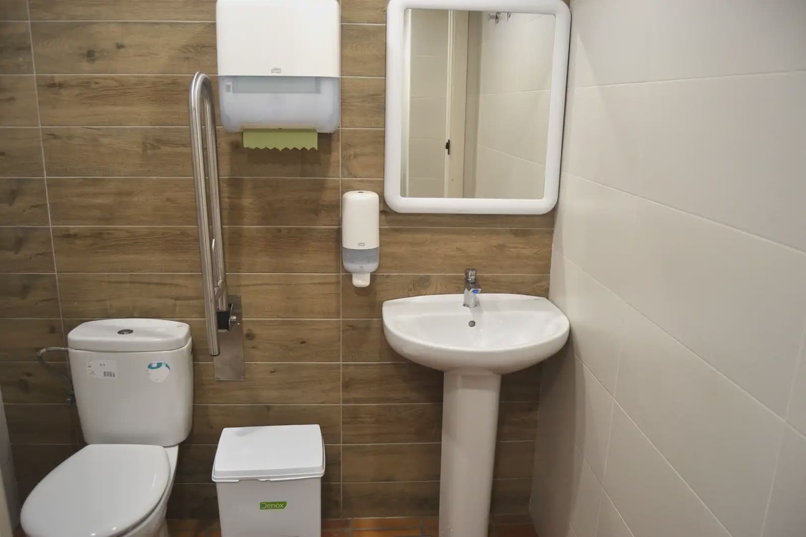 Commercial for sale in Aisa - € 203,000 (Ref: 9963473)