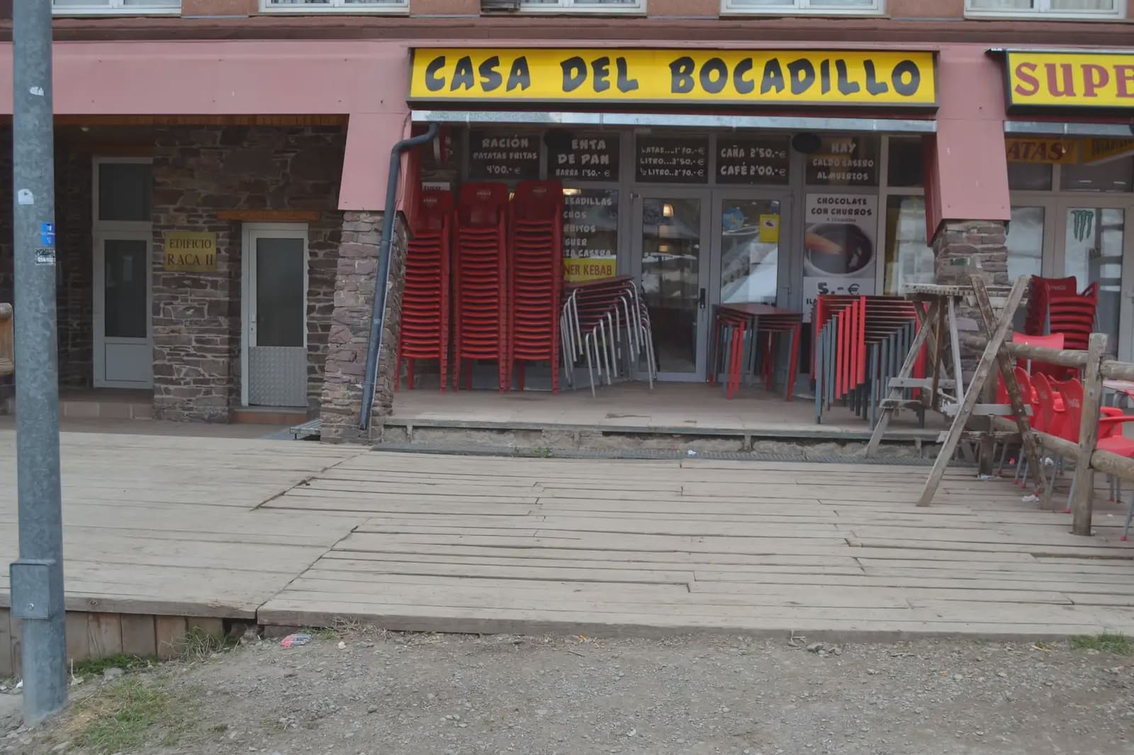 Commercial for sale in Aisa - € 203,000 (Ref: 9963473)