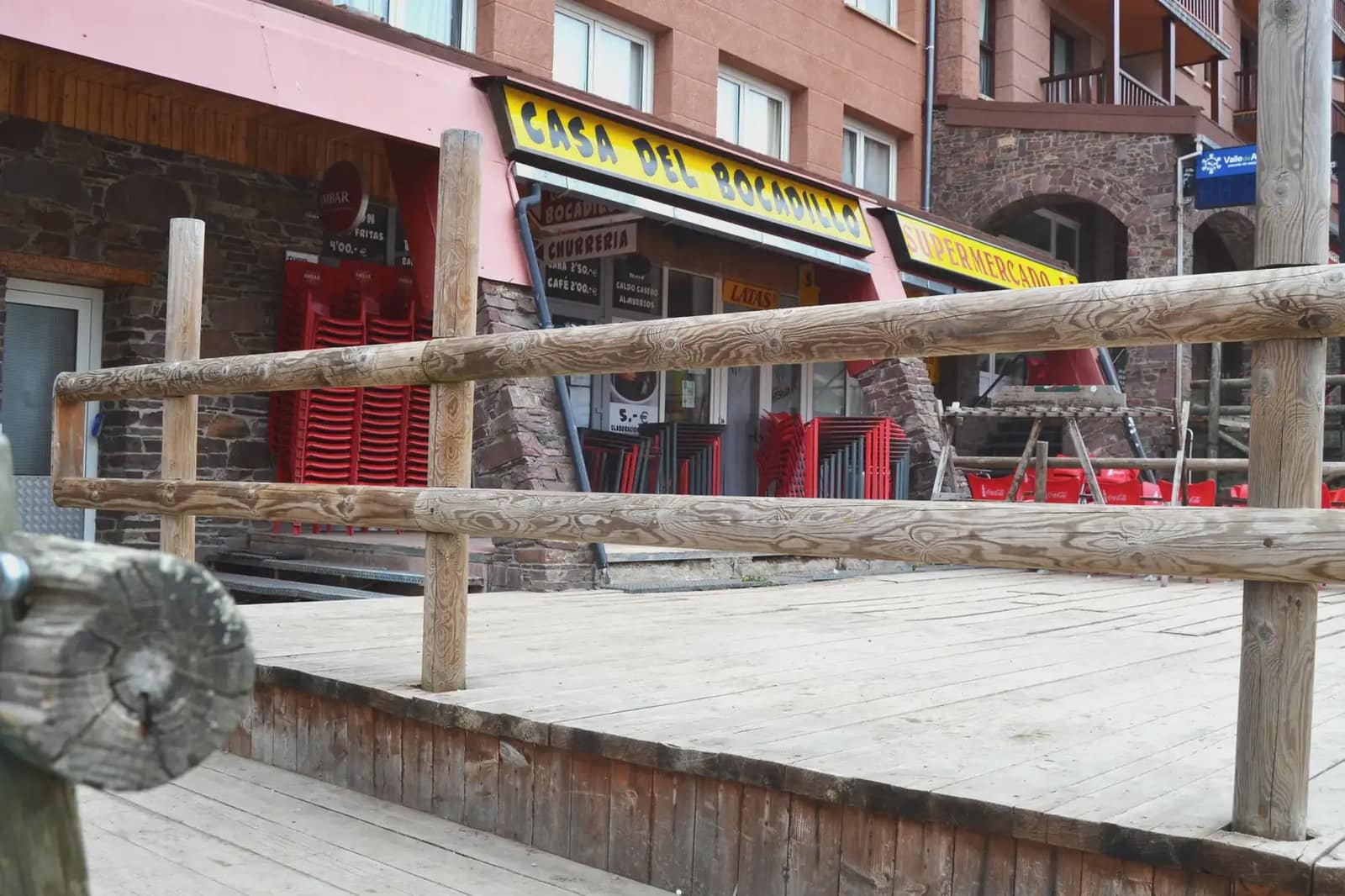 Commercial for sale in Aisa - € 203,000 (Ref: 9963473)