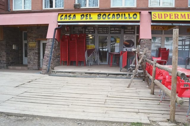 Commercial for sale in Aisa - € 203,000 (Ref: 9963473)