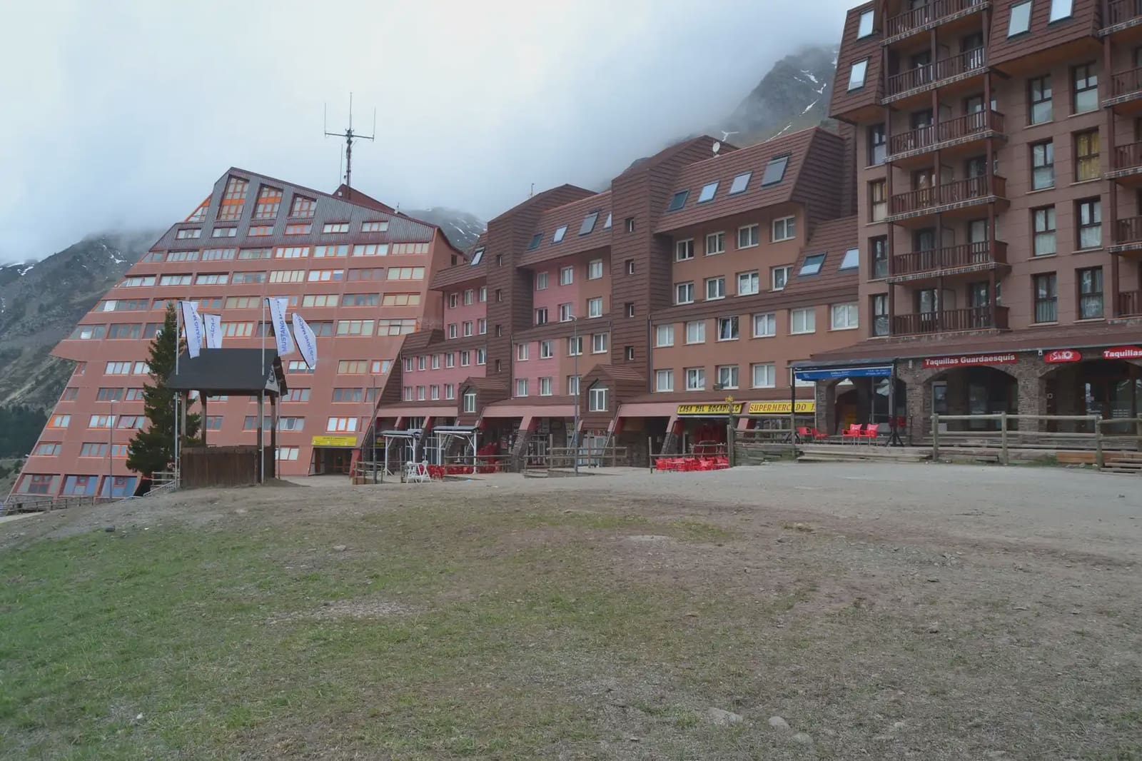 Comercial para venda em Aisa - 295 000 € (Ref: 9963474)