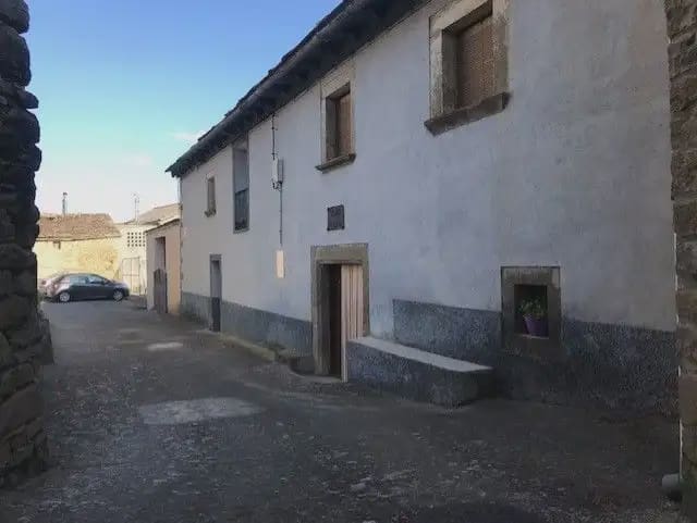 5 bedroom Finca/Country House for sale in Javierrelatre with garage - € 200,000 (Ref: 9963476)