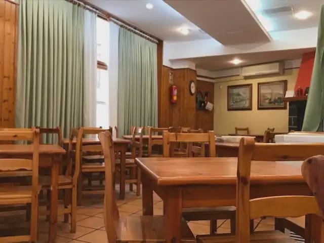 Commercial for sale in Jaca - € 400,000 (Ref: 9963477)