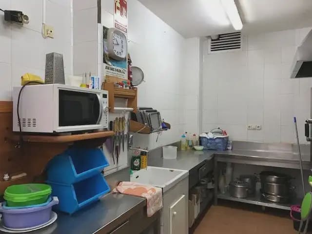 Commercial for sale in Jaca - € 400,000 (Ref: 9963477)