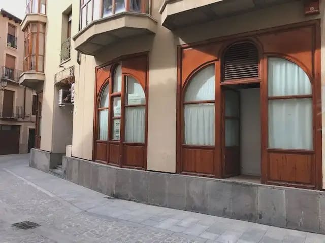 Kaupallinen myytävänä paikassa Jaca - 400 000 € (Ref: 9963477)