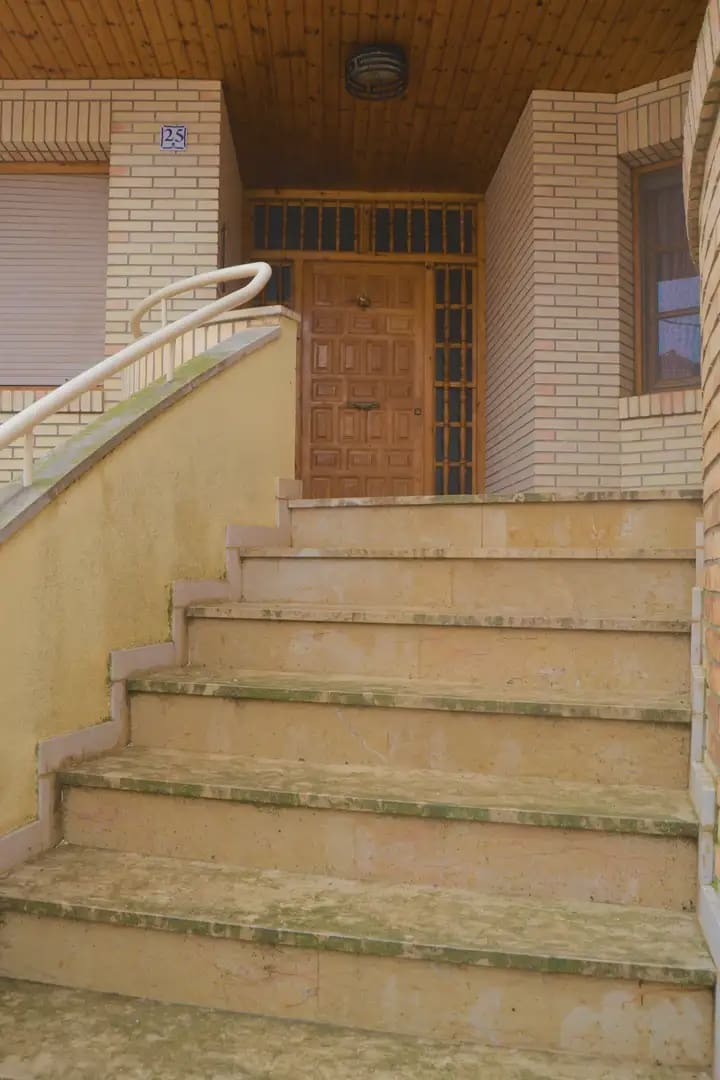 7 bedroom Villa for sale in Albalatillo with garage - € 320,000 (Ref: 9963481)