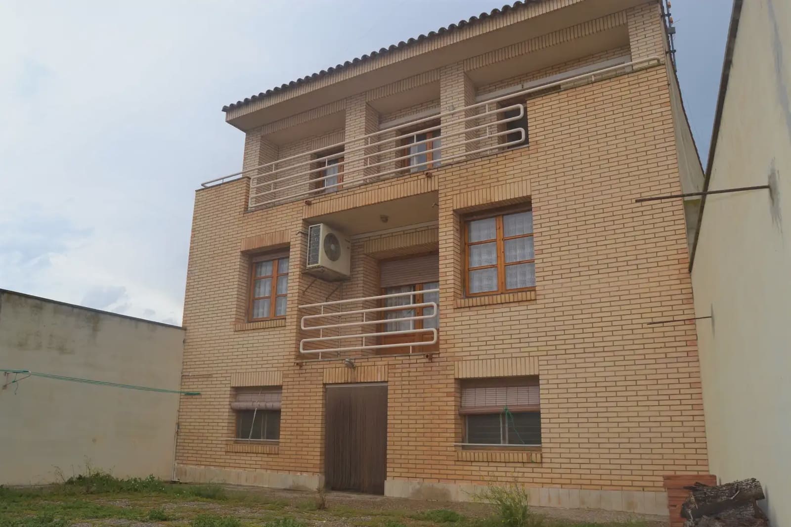 7 bedroom Villa for sale in Albalatillo with garage - € 320,000 (Ref: 9963481)