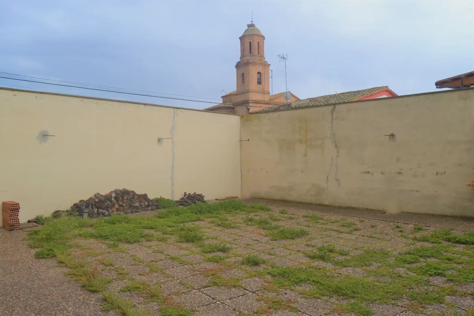 7 bedroom Villa for sale in Albalatillo with garage - € 320,000 (Ref: 9963481)