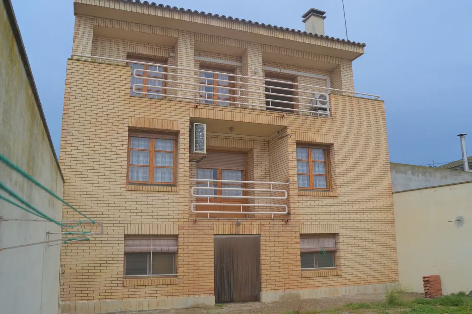 7 bedroom Villa for sale in Albalatillo with garage - € 320,000 (Ref: 9963481)