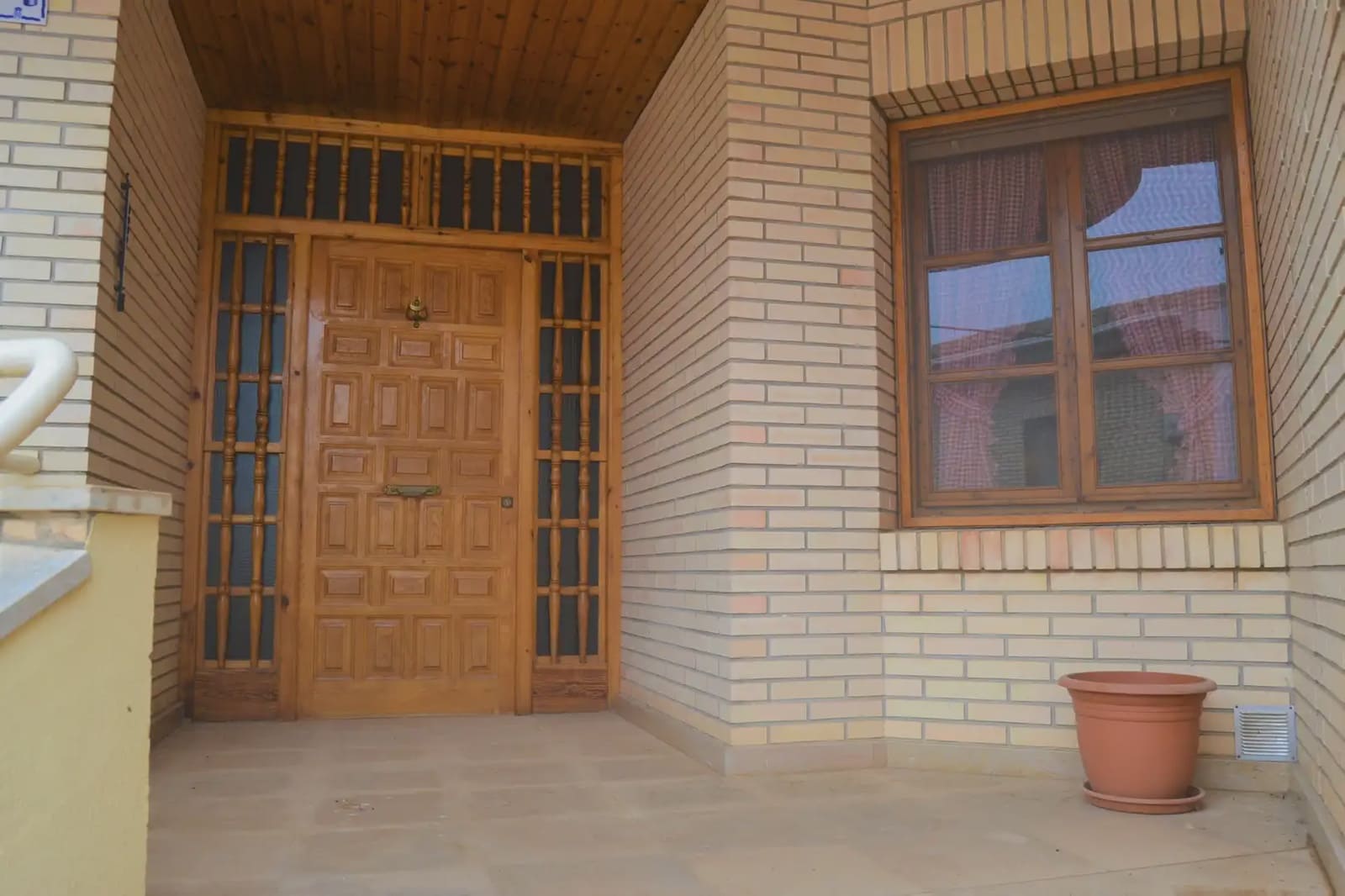 7 bedroom Villa for sale in Albalatillo with garage - € 320,000 (Ref: 9963481)