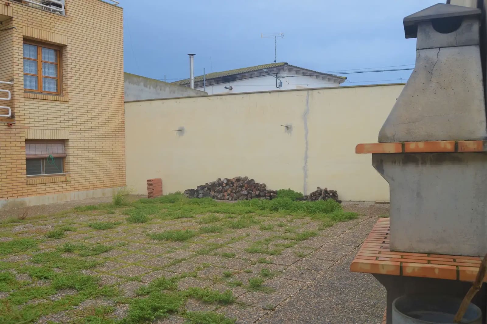 7 bedroom Villa for sale in Albalatillo with garage - € 320,000 (Ref: 9963481)