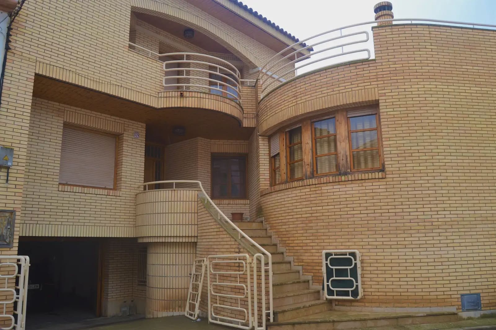 7 bedroom Villa for sale in Albalatillo with garage - € 320,000 (Ref: 9963481)