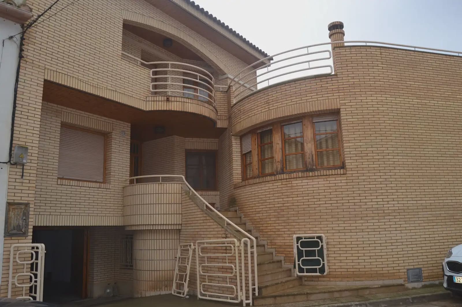 7 bedroom Villa for sale in Albalatillo with garage - € 320,000 (Ref: 9963481)
