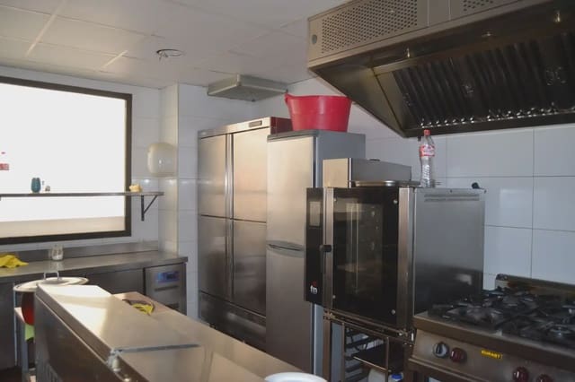 Commercial for sale in Jaca - € 300,000 (Ref: 9963482)