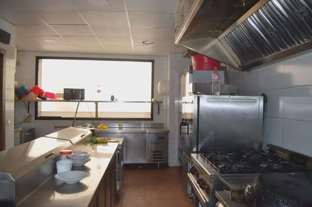 Commercial for sale in Jaca - € 300,000 (Ref: 9963482)