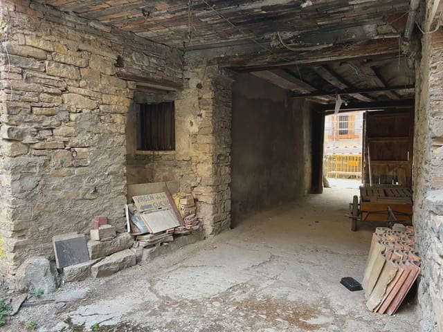 Commercial for sale in Jaca - € 248,000 (Ref: 9963484)