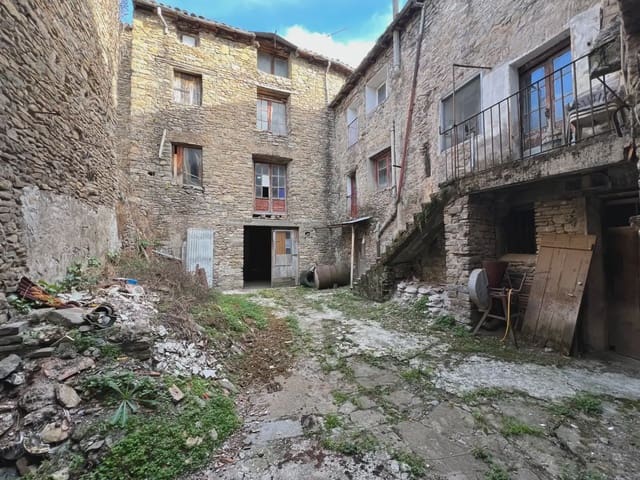 Commercial for sale in Jaca - € 248,000 (Ref: 9963484)