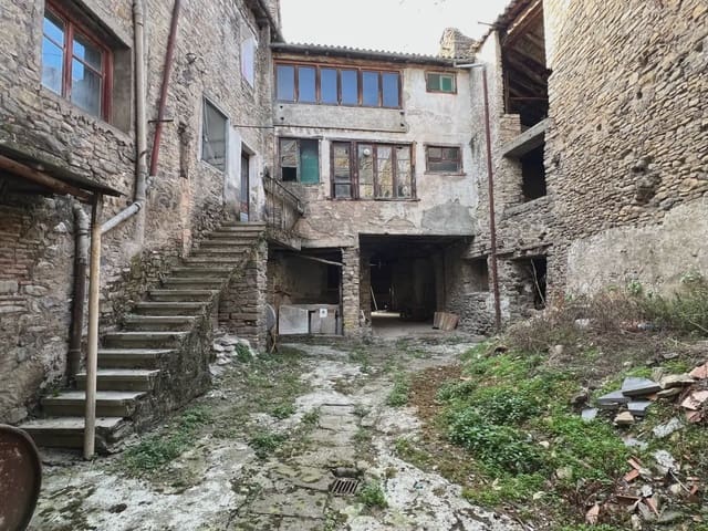 Commercial for sale in Jaca - € 248,000 (Ref: 9963484)