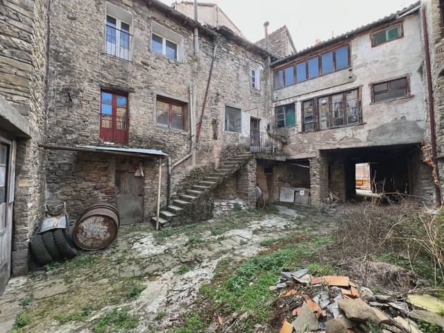 Commercial for sale in Jaca - € 248,000 (Ref: 9963484)