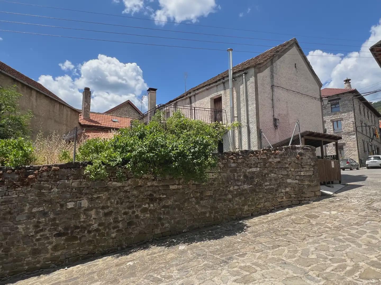 7 Zimmer Haus zu verkaufen in Aragues del Puerto - 450.000 € (Ref: 9963486)