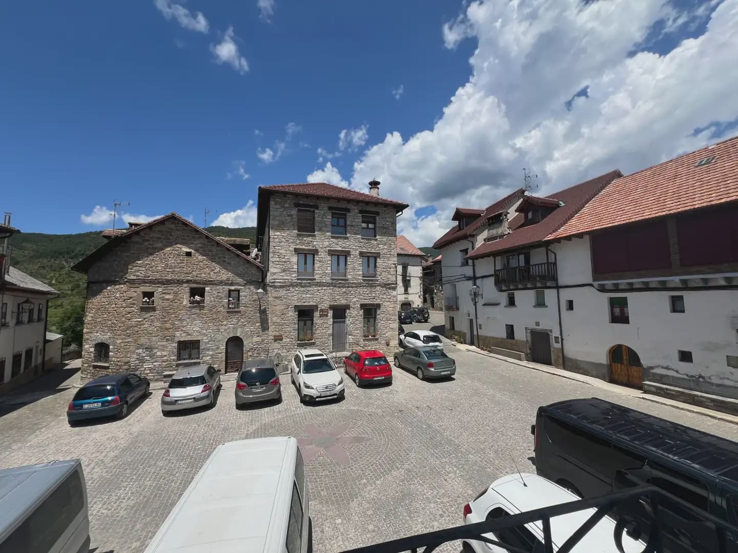 7 Zimmer Haus zu verkaufen in Aragues del Puerto - 450.000 € (Ref: 9963486)