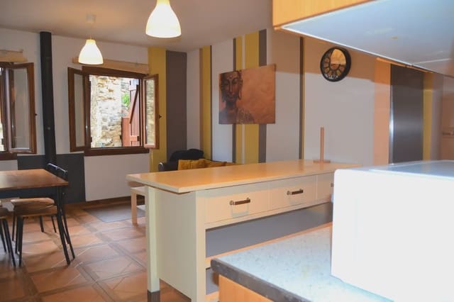 3 slaapkamer Flat te koop in Jaca met garage - € 214.000 (Ref: 9963488)