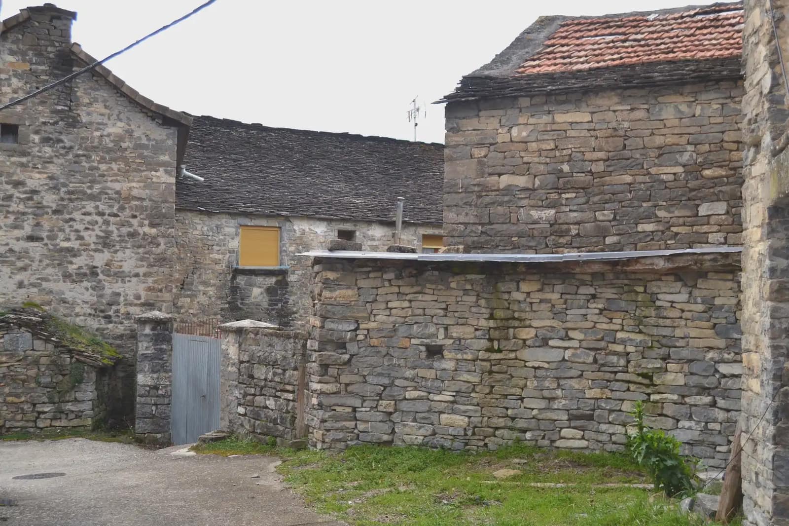 Building Plot for sale in Oros Bajo - € 450,000 (Ref: 9963490)