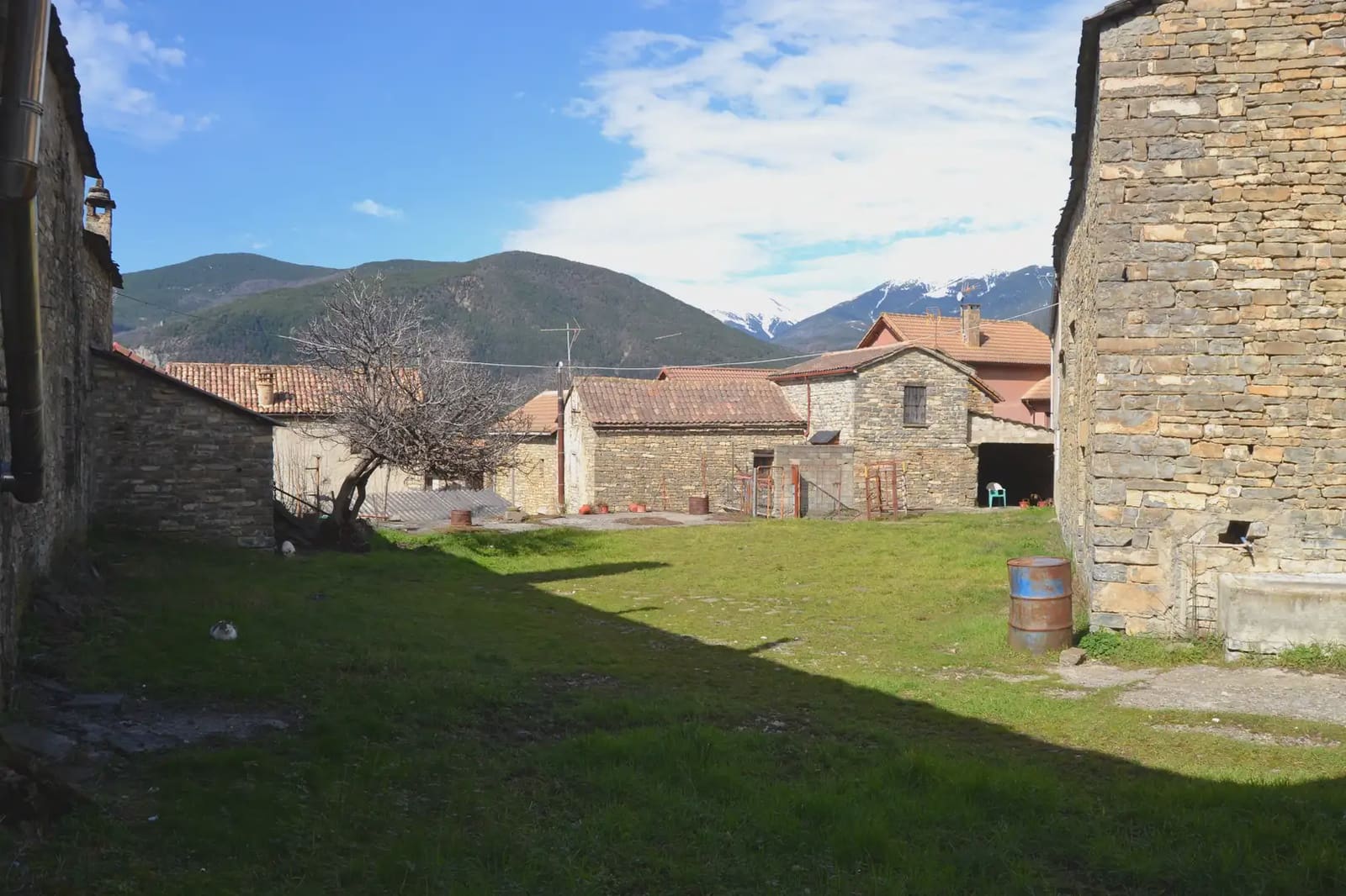 Building Plot for sale in Oros Bajo - € 450,000 (Ref: 9963490)