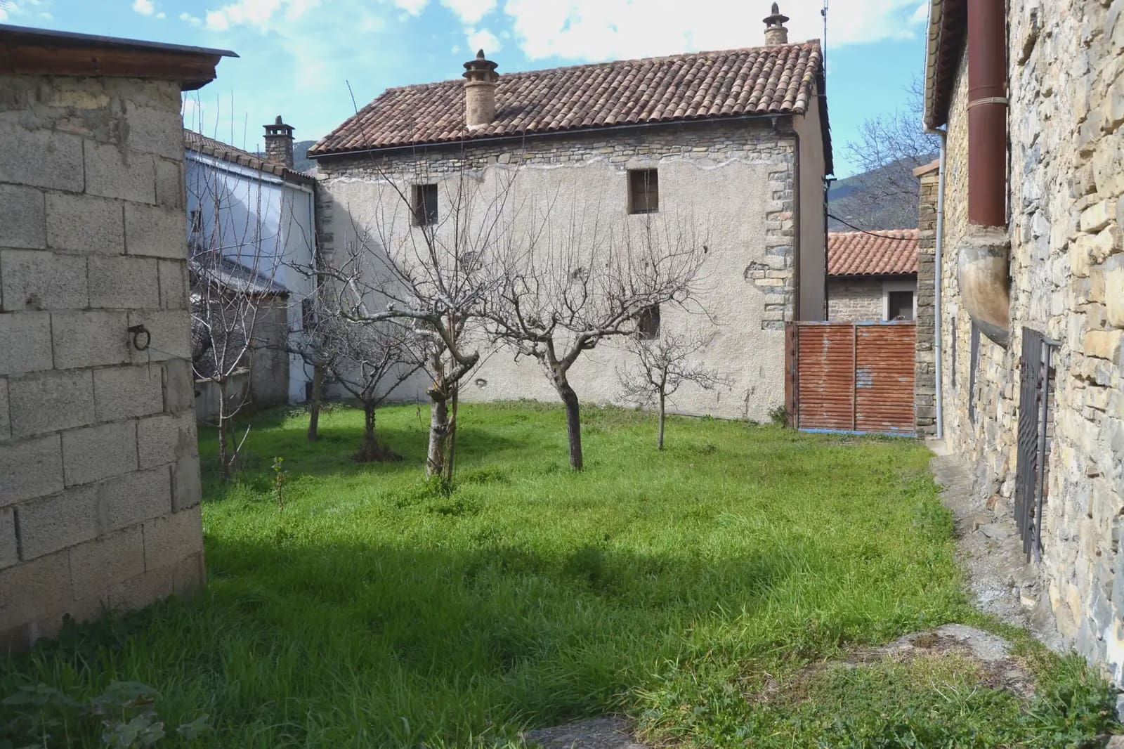 Building Plot for sale in Oros Bajo - € 450,000 (Ref: 9963490)