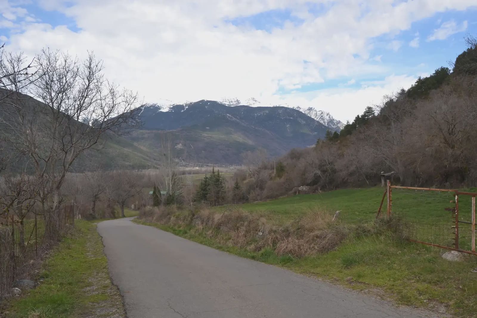 Building Plot for sale in Oros Bajo - € 450,000 (Ref: 9963490)