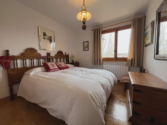 Apartamento de 4 habitaciones en Jaca en venta con piscina - 415.000 € (Ref: 9963493)