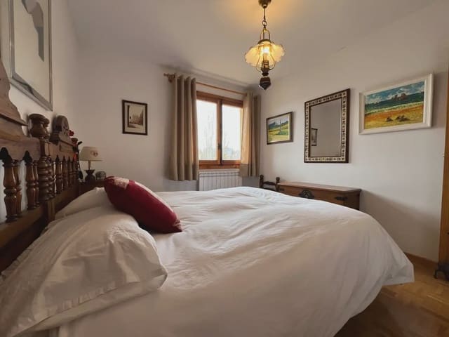 Apartamento de 4 habitaciones en Jaca en venta con piscina - 415.000 € (Ref: 9963493)
