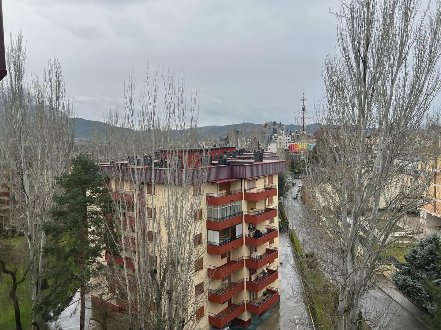 Apartamento de 4 habitaciones en Jaca en venta con piscina - 415.000 € (Ref: 9963493)