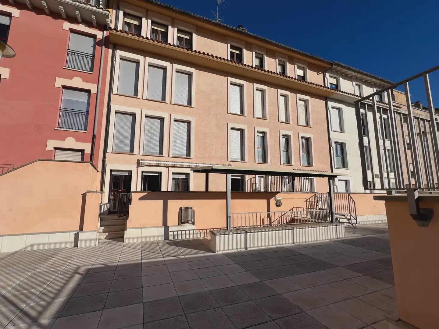 Piso de 2 habitaciones en Jaca en venta - 319.000 € (Ref: 9963495)