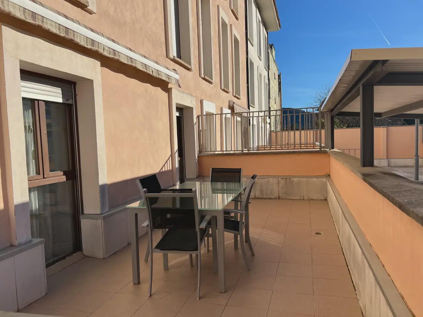 Piso de 2 habitaciones en Jaca en venta - 319.000 € (Ref: 9963495)