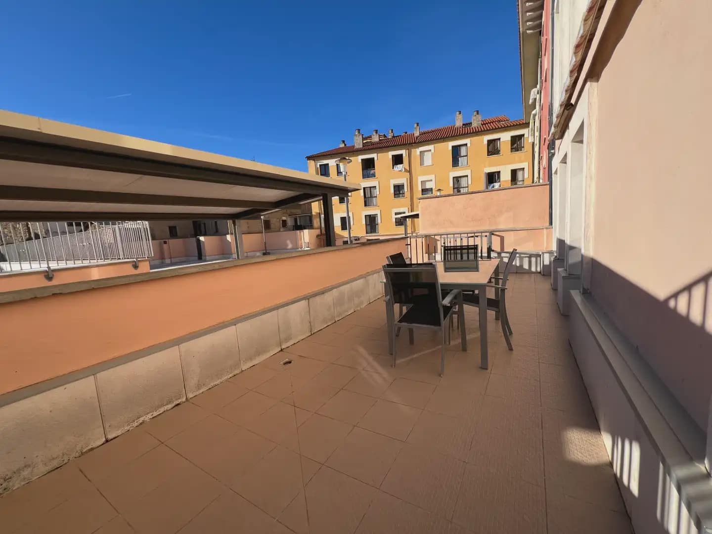 Piso de 2 habitaciones en Jaca en venta - 319.000 € (Ref: 9963495)