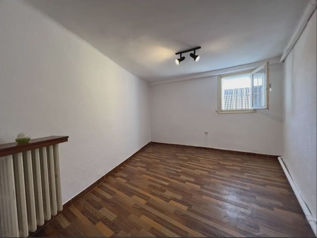Piso de 4 habitaciones en Jaca en venta - 165.000 € (Ref: 9963496)