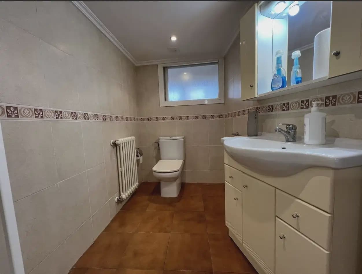 Piso de 4 habitaciones en Jaca en venta - 165.000 € (Ref: 9963496)
